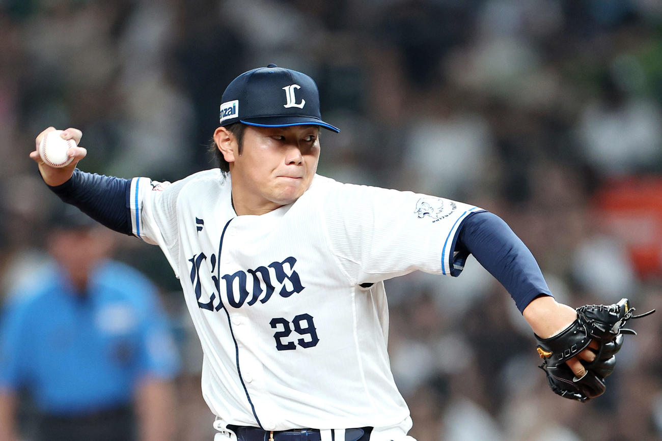 西武対オリックス　9回表、力投する西武青山（撮影・河田真司）