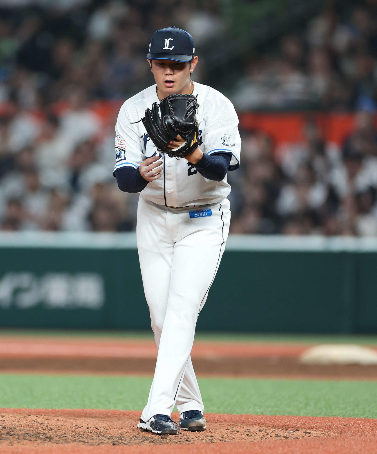 西武対オリックス　9回表オリックス1死、太田椋の投直を好捕する青山（撮影・河田真司）