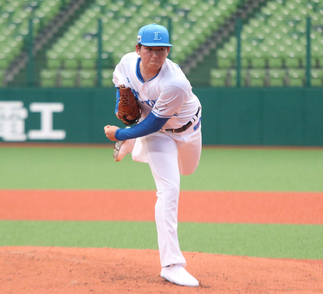 19日ソフトバンク戦で先発する西武武内（撮影・山崎純一）