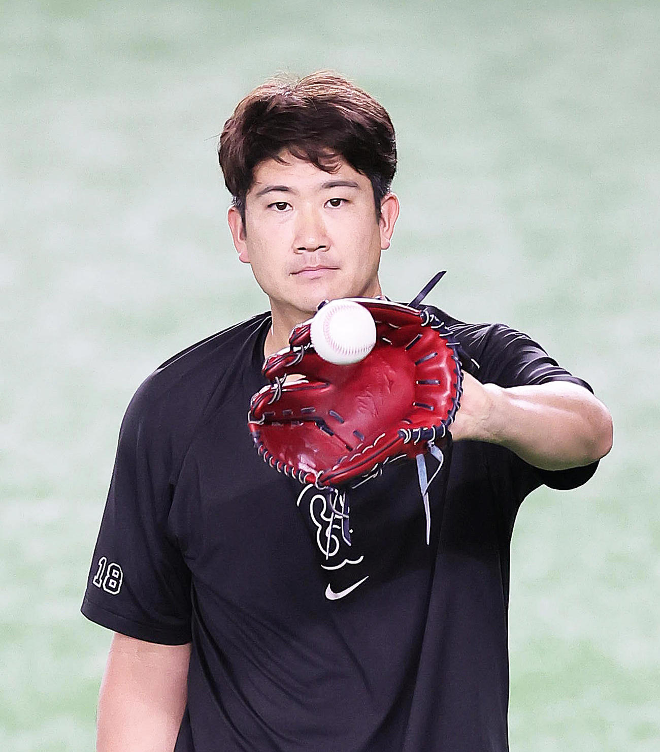 キャッチボールをする巨人菅野智之（2024年6月22日撮影）