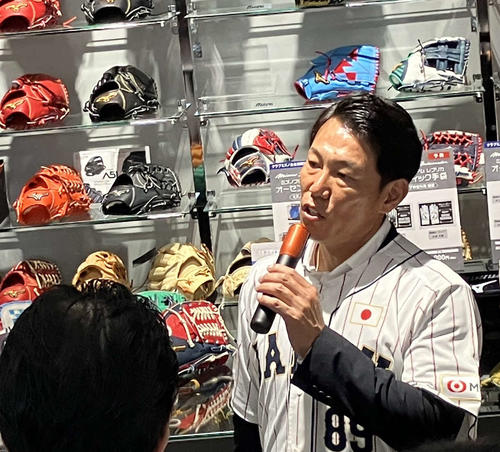 侍ジャパン】井端監督「体の一部として使ってほしい」野球道具への