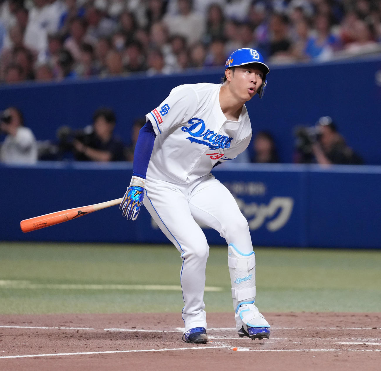 中日対巨人　5回裏中日1死二塁、空振りする高橋宏（撮影・菅敏）