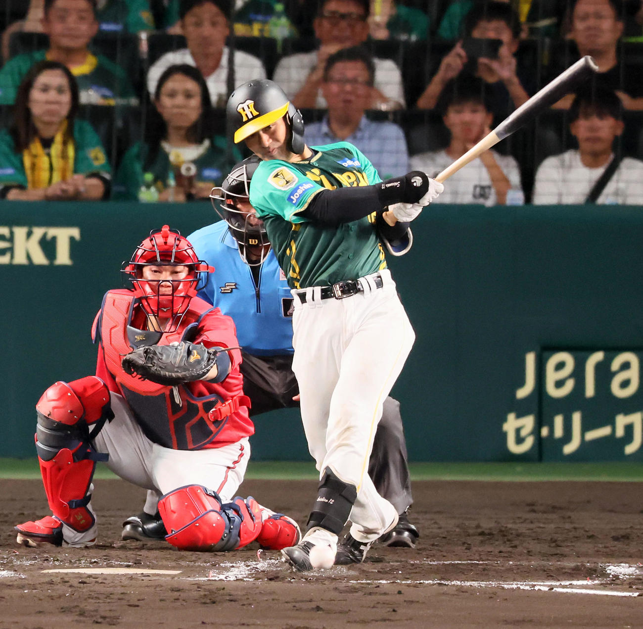 阪神対広島　7回裏阪神無死満塁、坂本は好機に遊ゴロ併殺に倒れる（撮影・加藤哉）