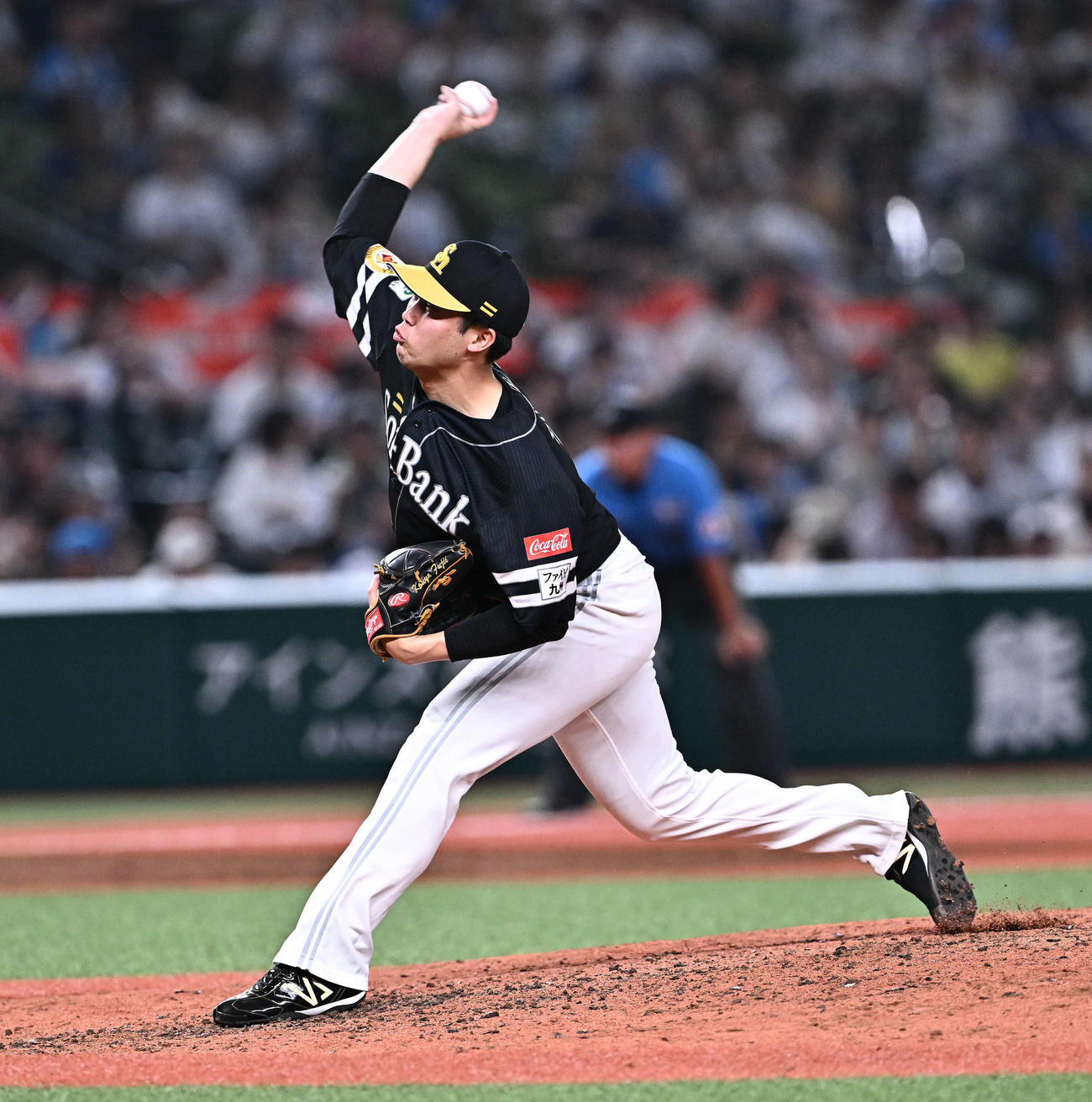 西武対ソフトバンク　9回裏、ソフトバンク3番手で試合を締めた藤井（撮影・滝沢徹郎）