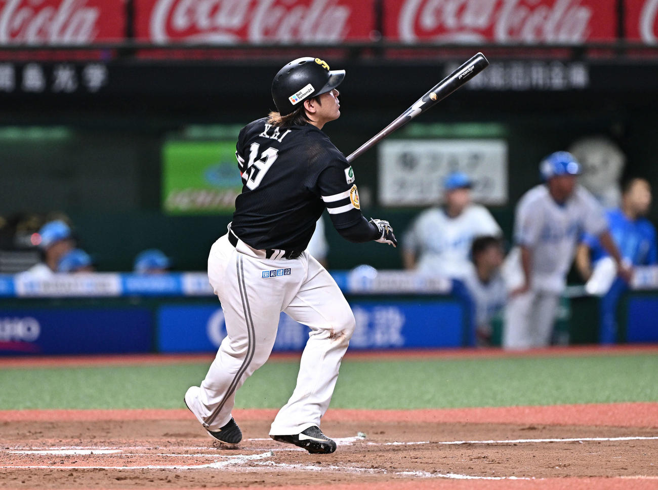 西武対ソフトバンク　7回表ソフトバンク1死二塁、甲斐は左翼に適時打を放つ（撮影・滝沢徹郎）