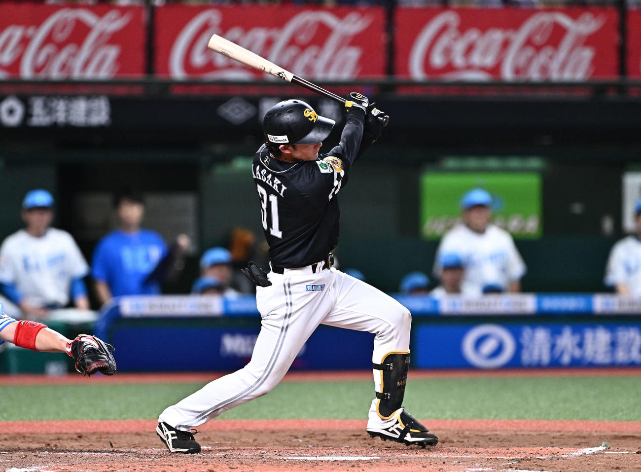 西武対ソフトバンク　4回表ソフトバンク2死二塁、正木は先制中前適時打を放つ（撮影・滝沢徹郎）