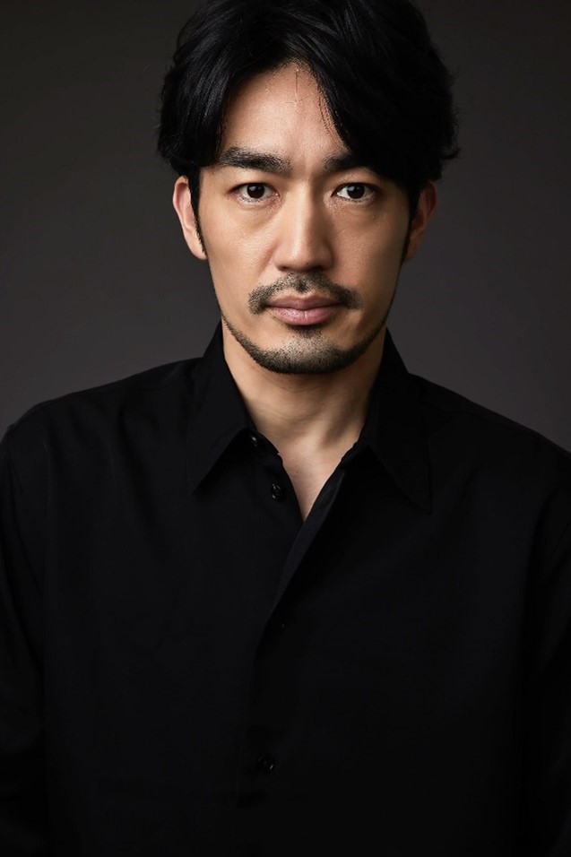 エスコンフィールドでの日韓ドリームプレーヤーズゲームで始球式を務める大谷亮平（日本ハム球団提供）