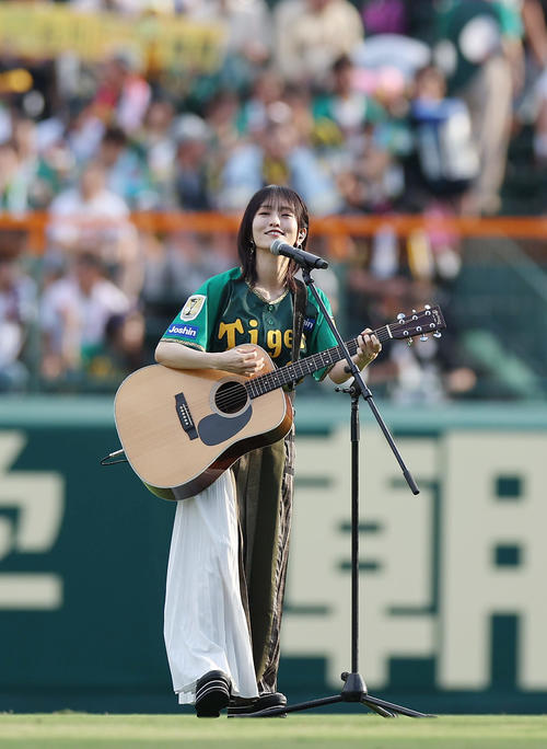 阪神】元NMB山本彩「気持ち良かった」弾き語りで虎党を盛り上げる