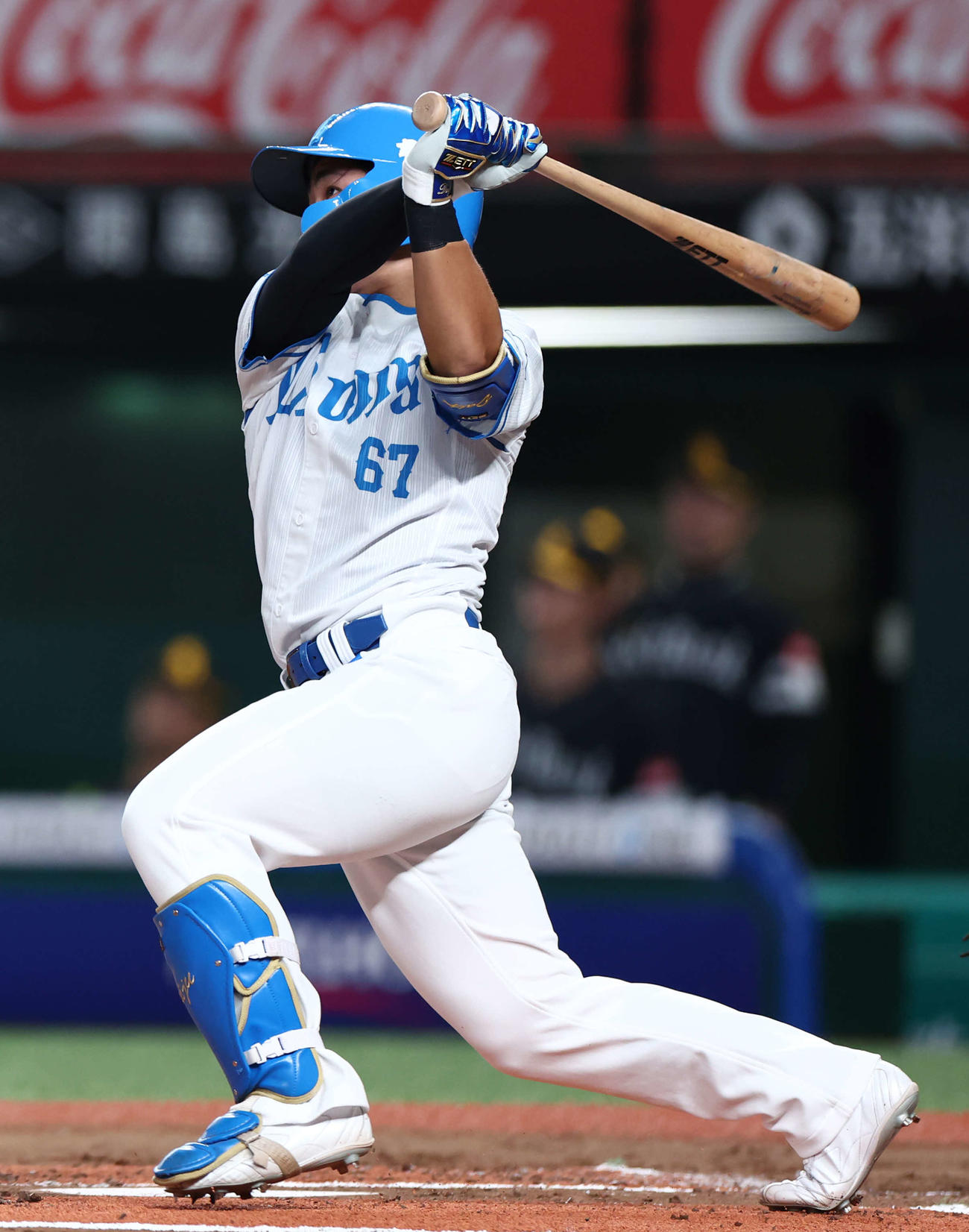 西武対ソフトバンク　1回裏西武1死一、二塁、左越え先制2点本塁打を放つ野村大（撮影・河田真司）