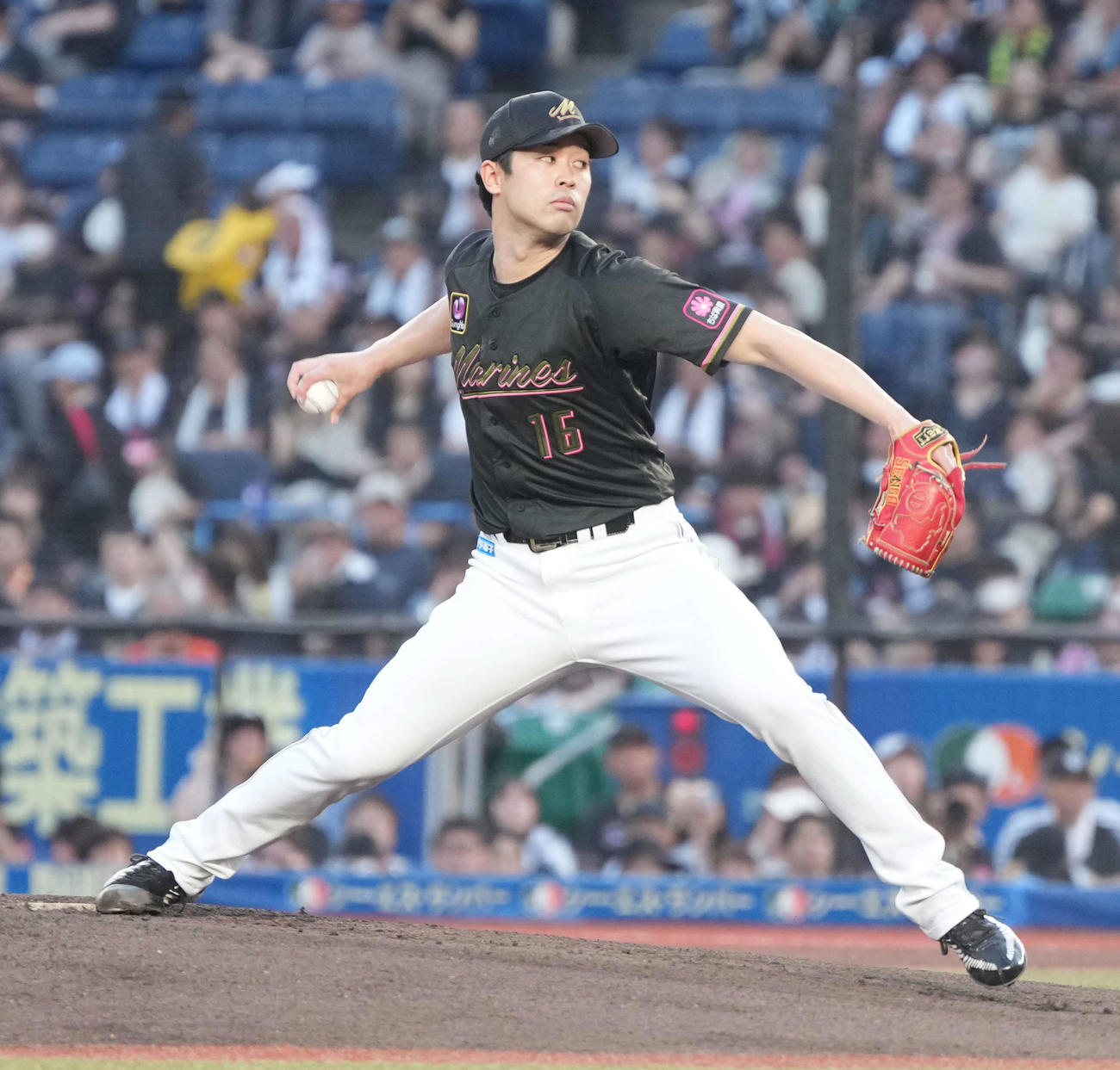 ロッテ対日本ハム　ロッテ先発の種市（撮影・小沢裕）