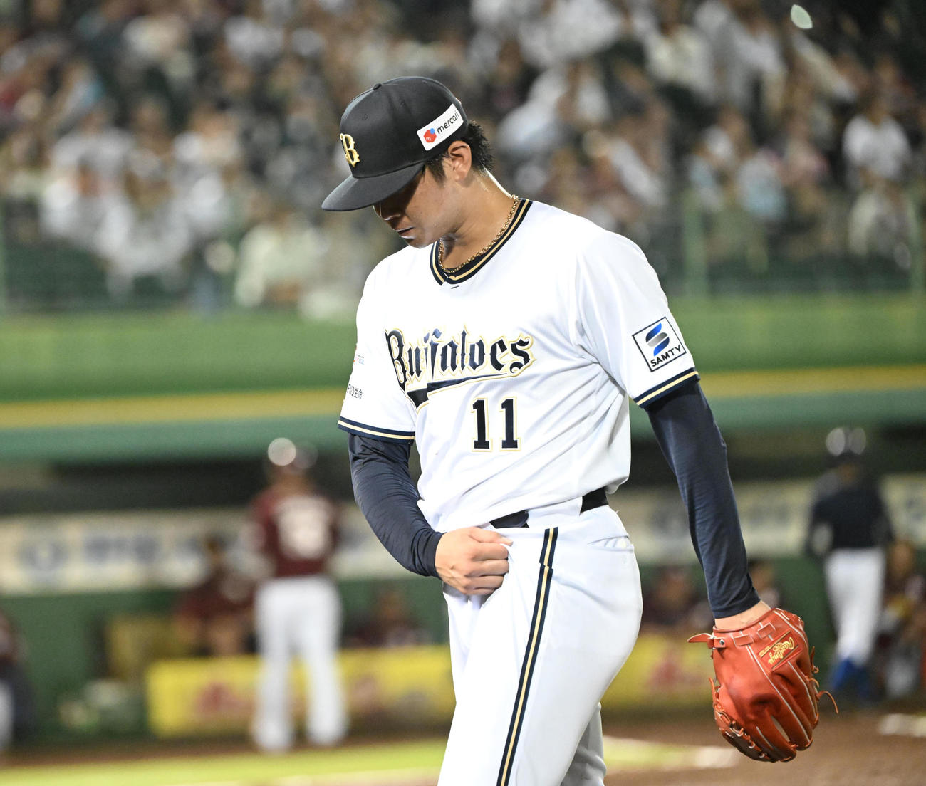 オリックス対楽天　12回表楽天1死一、二塁、勝ち越しを許し降板する山下（撮影・和賀正仁）