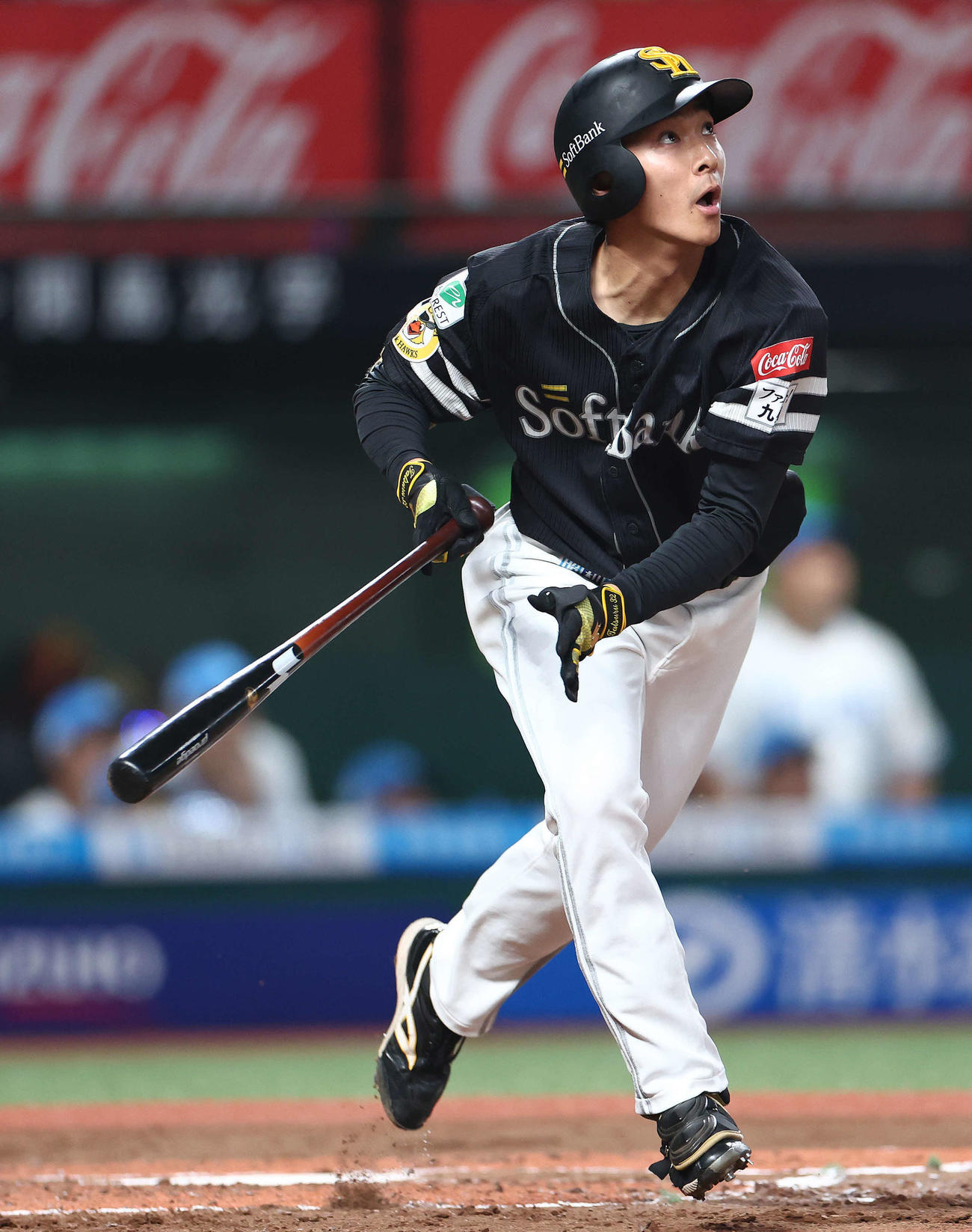 西武対ソフトバンク　2回表ソフトバンク1死一、二塁、右越え同点3点本塁打を放つ柳町（撮影・河田真司）