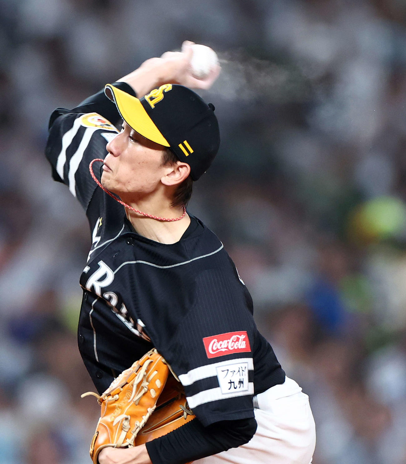 西武対ソフトバンク　5回裏、力投する大津（撮影・河田真司）
