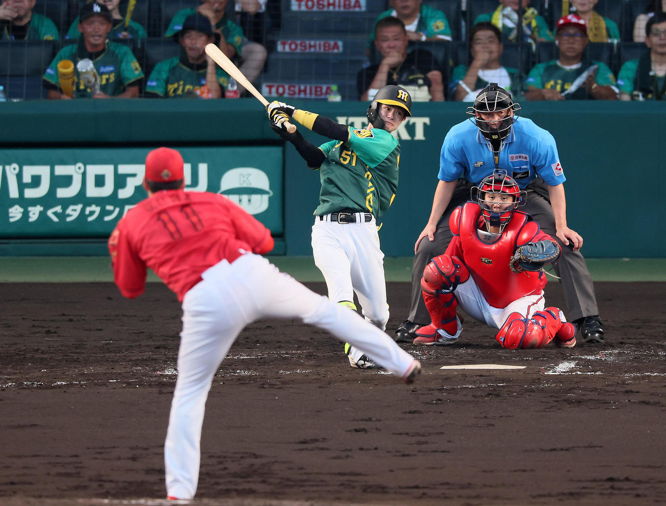 阪神対広島　3回裏阪神1死一、二塁、中野は左適時打を放つ。投手九里（撮影・加藤哉）
