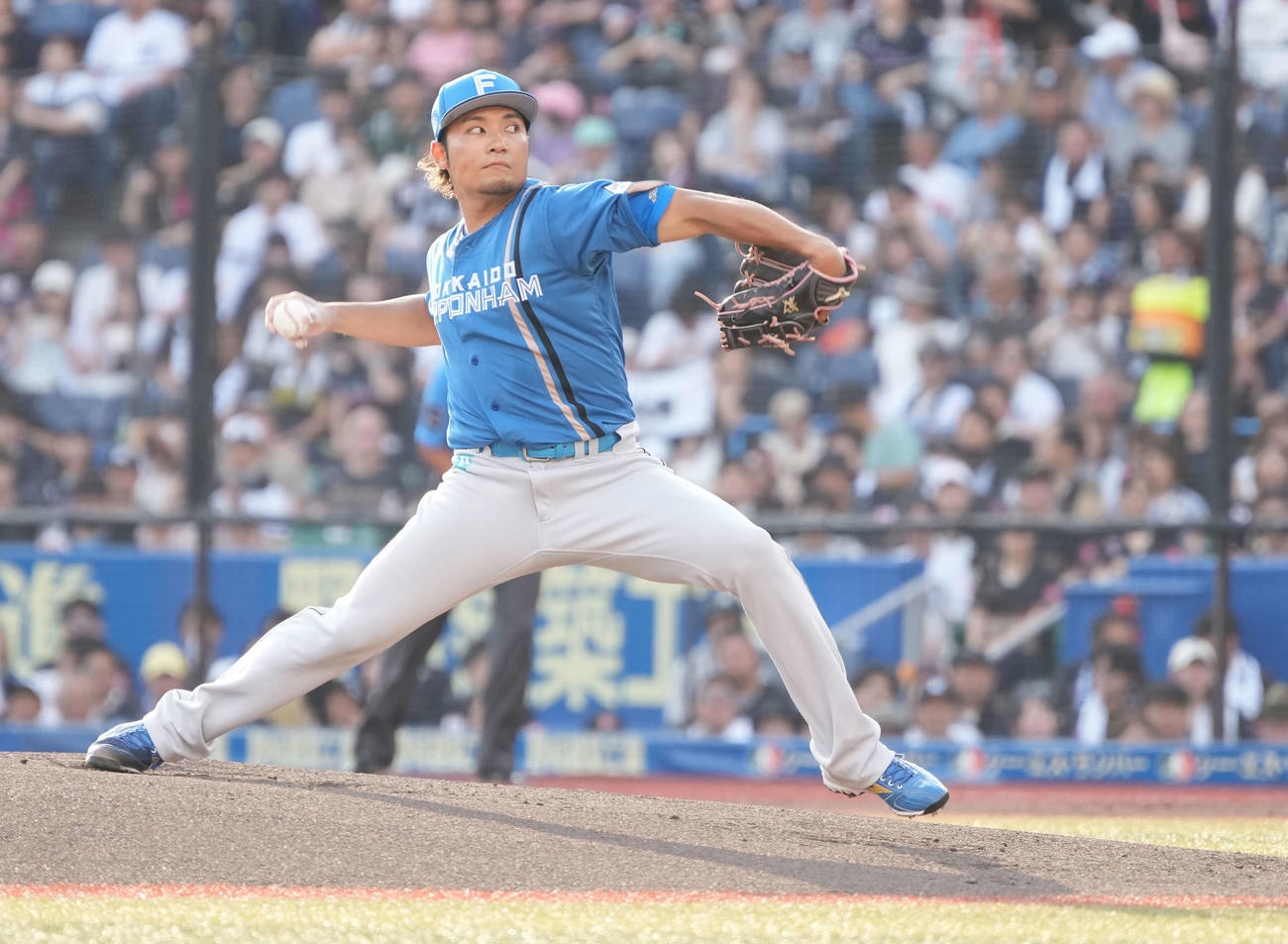 ロッテ対日本ハム　日本ハム先発の伊藤（撮影・小沢裕）