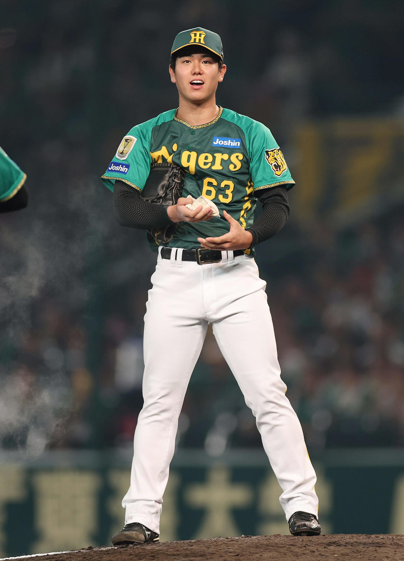 阪神対広島　8回表広島2死、プロ初登板のマウンドに上がる石黒（撮影・前田充）