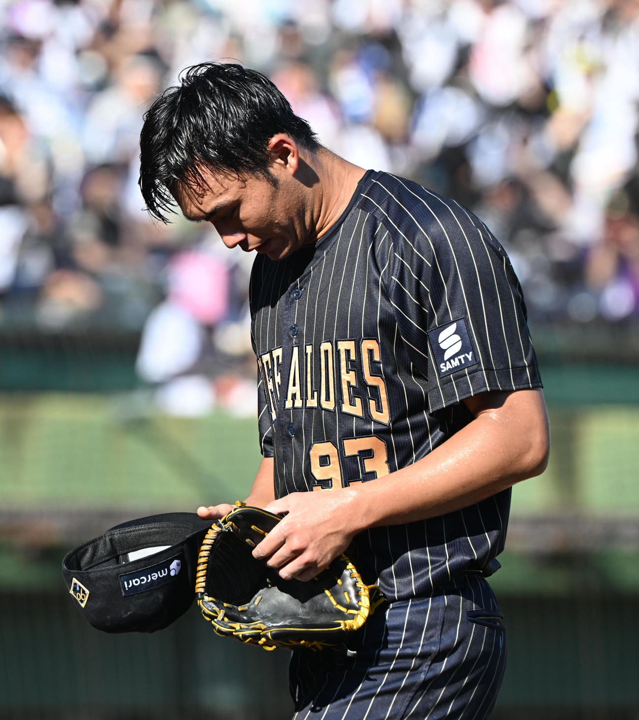 オリックス対楽天　2回途中で降板するオリックス佐藤（撮影・和賀正仁）