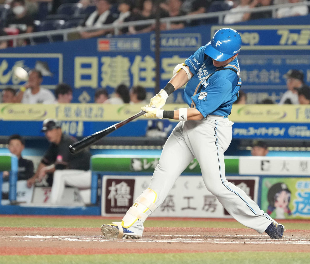 ロッテ対日本ハム　7回表日本ハム2死、清宮は右越えに勝ち越しソロ本塁打を放つ（撮影・小沢裕）