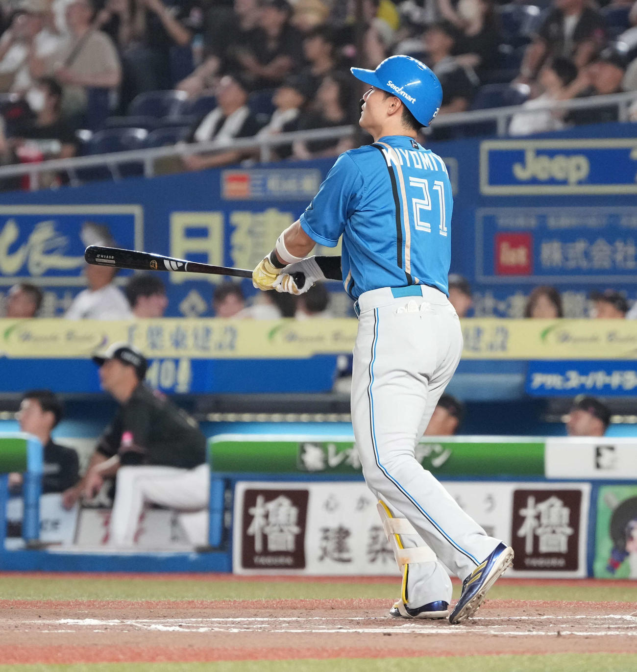 ロッテ対日本ハム　7回表日本ハム2死、清宮は右越えに勝ち越しソロ本塁打を放つ（撮影・小沢裕）