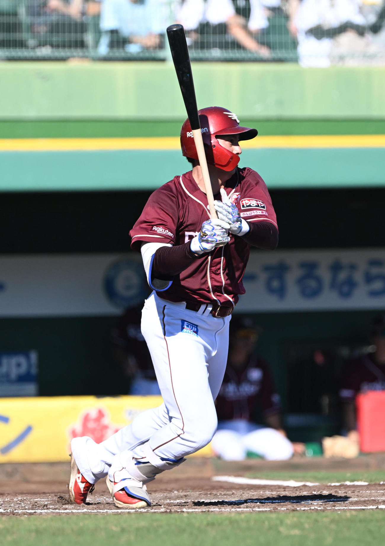 オリックス対楽天　2回表楽天無死一、三塁、右前適時打を放つ小郷（撮影・和賀正仁）