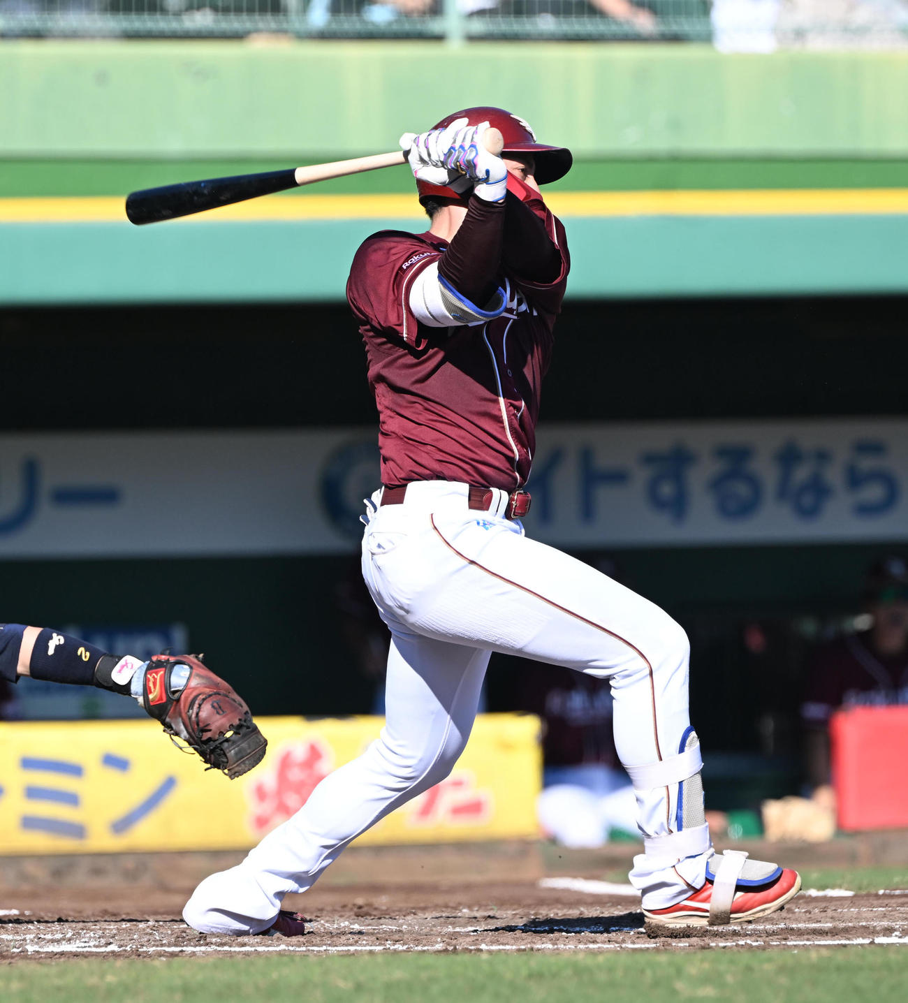 オリックス対楽天　2回表楽天無死一、三塁、右前適時打を放つ小郷（撮影・和賀正仁）