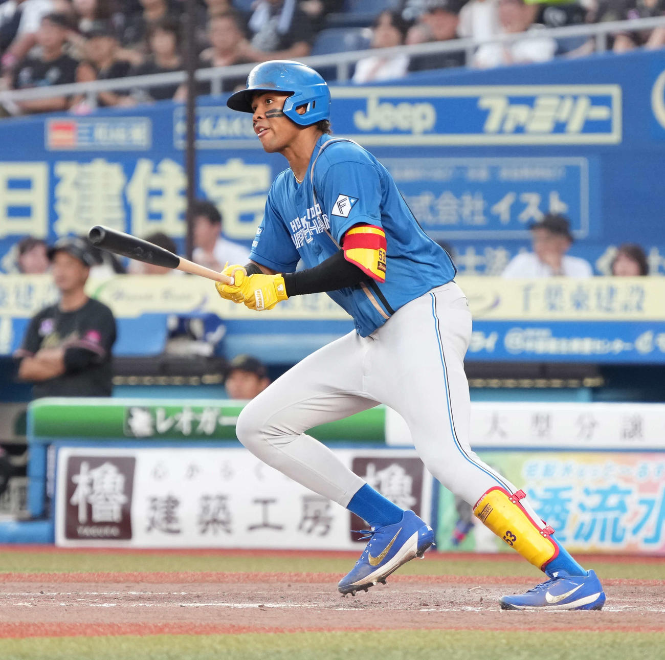 ロッテ対日本ハム　5回表日本ハム1死二塁、水谷は勝ち越しの左適時二塁打を放つ（撮影・小沢裕）