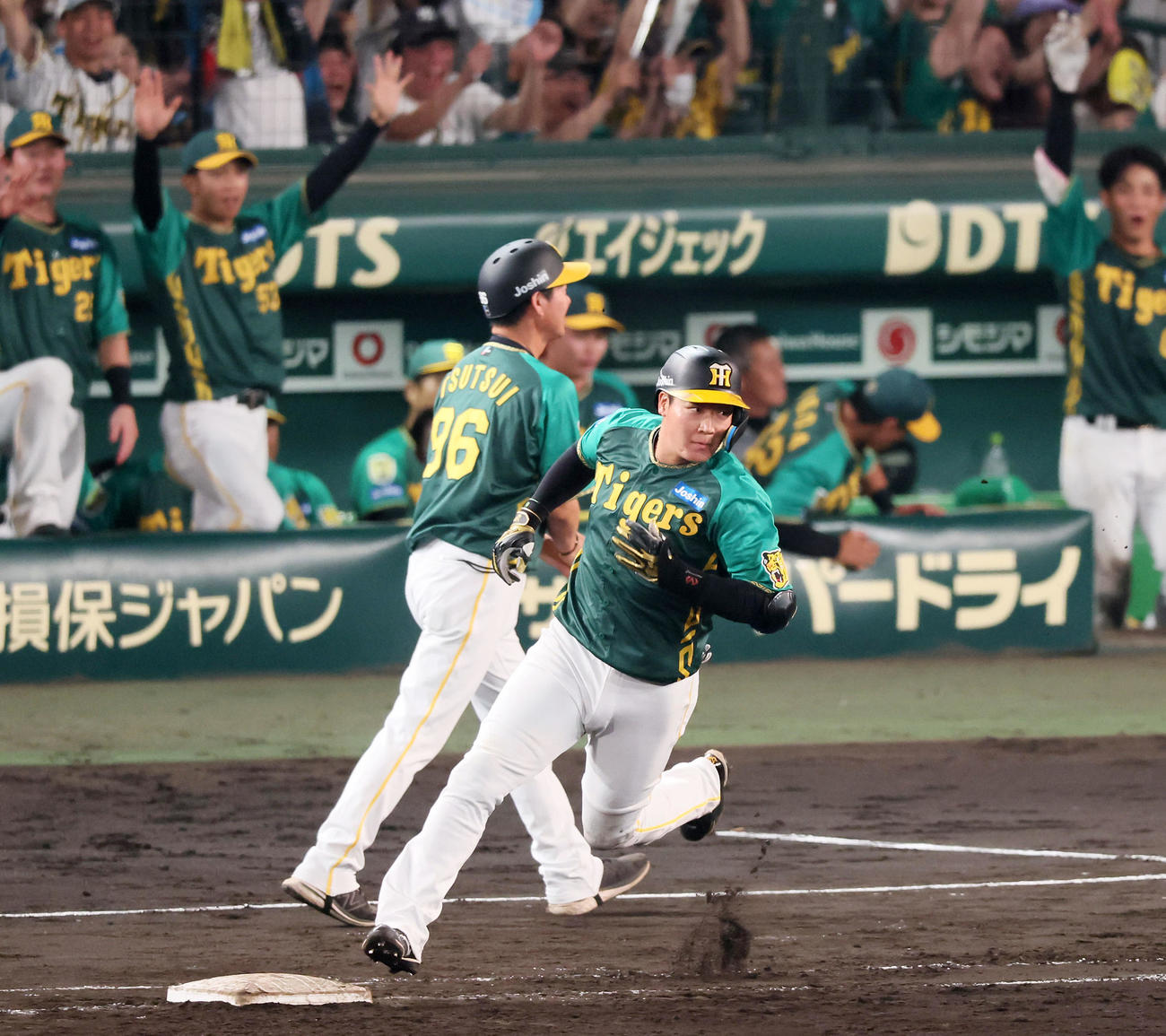阪神対広島　6回裏阪神2死三塁、大山は左越え2点本塁打を放つ（撮影・加藤哉）