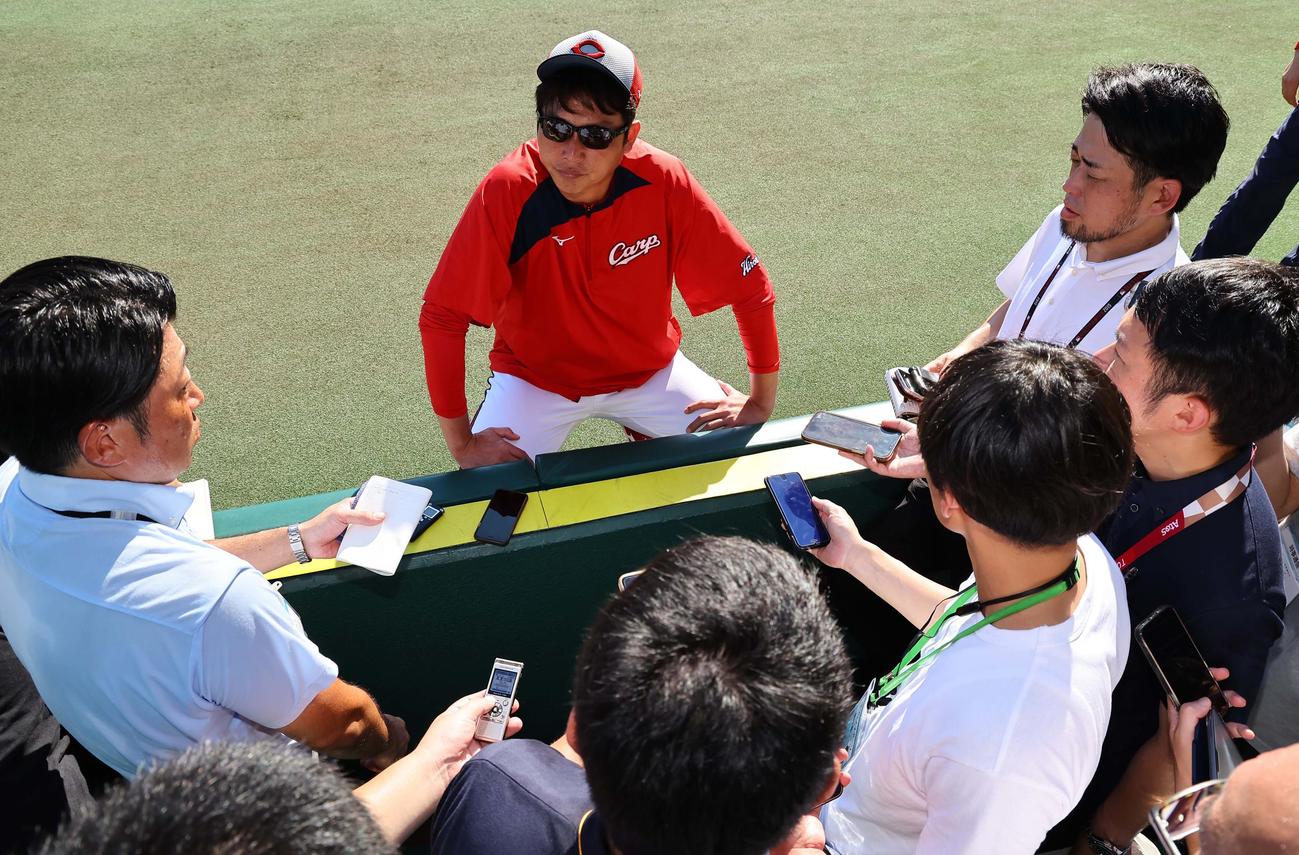 阪神対広島　前半戦総括をする新井監督（撮影・上田博志）