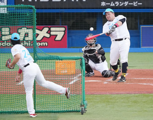 ホームランダービー準決勝に臨むソフトバンク山川(撮影・鈴木みどり)