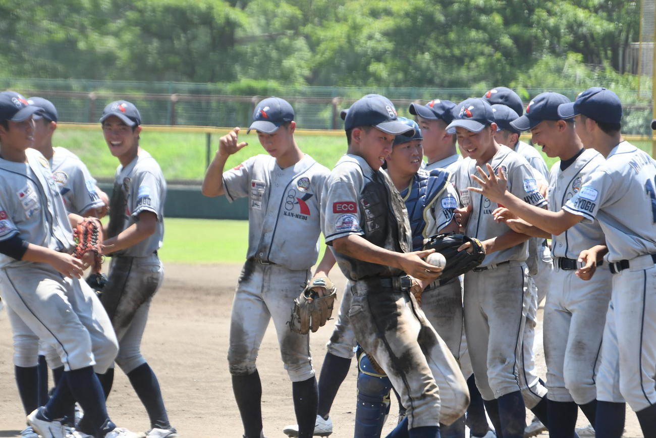 昨年優勝の関メディベースボール学院はコールドで準々決勝に進出した
