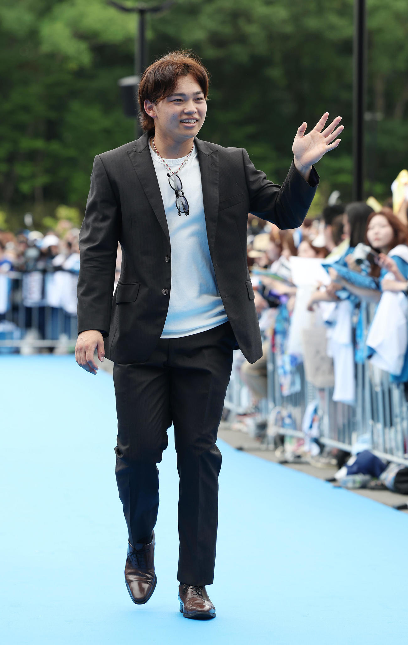 全パ対全セ　試合前のブルーカーペットショーに臨む日本ハム田宮（撮影・前田充）