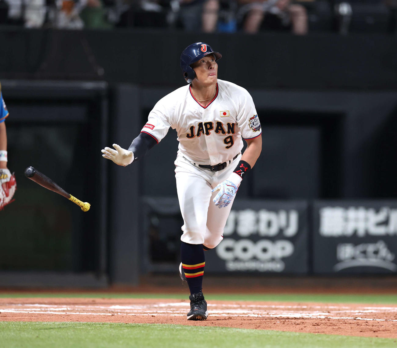 日韓ドリームプレーヤーズゲーム　日本対韓国　6回裏日本1死二、三塁、右越え3点本塁打を放つ糸井氏（2024年7月22日撮影）