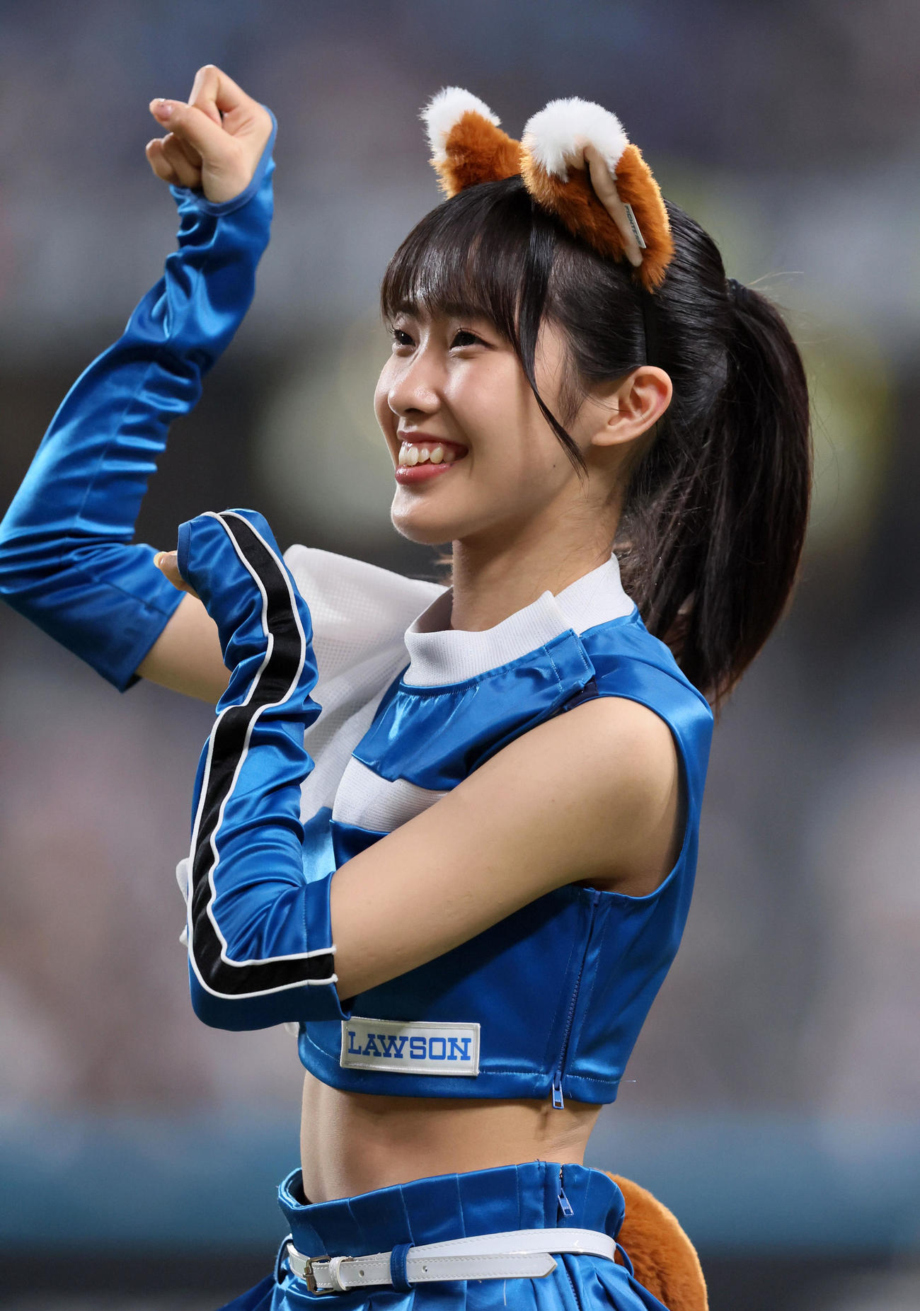 全パ対全セ　イニングの間、きつねダンスで盛り上げるファイターズガール（撮影・加藤哉）