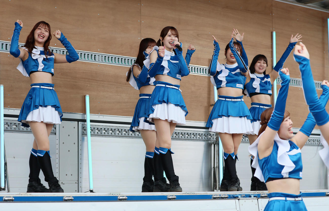全パ対全セ　チアリーダーステージではファイターズガールによるダンスで盛り上がった（撮影・加藤哉）