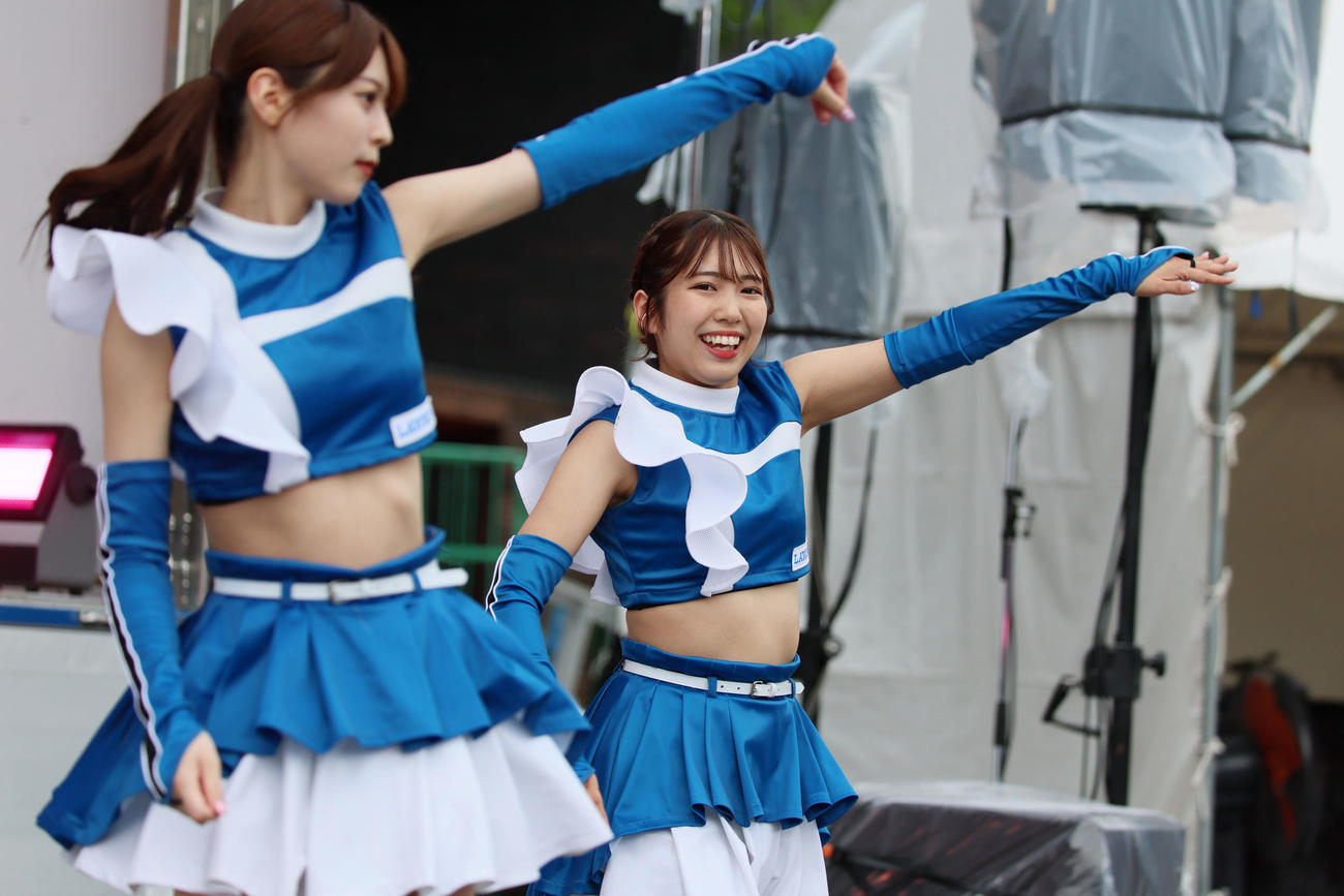 全パ対全セ　チアリーダーステージではファイターズガールによるダンスで盛り上がった（撮影・加藤哉）