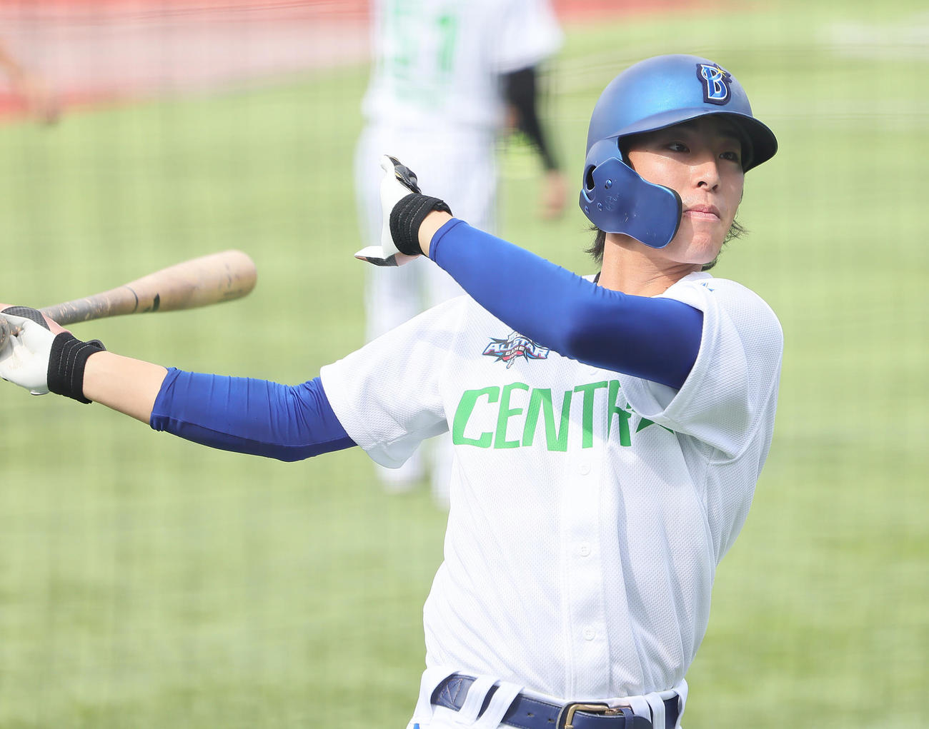 試合前、打撃練習するDeNA度会（撮影・足立雅史）