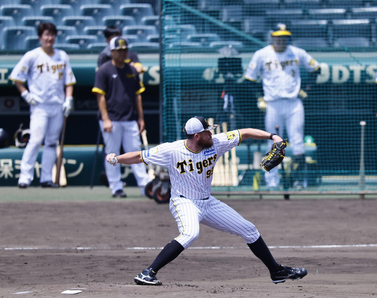 シート打撃に登板した阪神ビーズリー（撮影・藤尾明華）