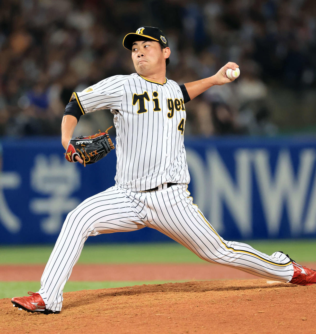 全セ対全パ　7回全パの攻撃で登板した桐敷（撮影・浅見桂子）