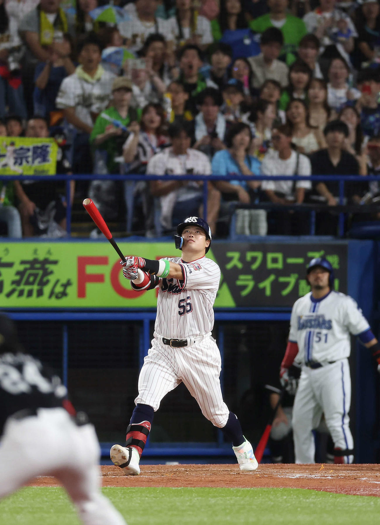 全セ対全パ　5回裏全セ1死、左越え本塁打を放つヤクルト村上（撮影・前田充）