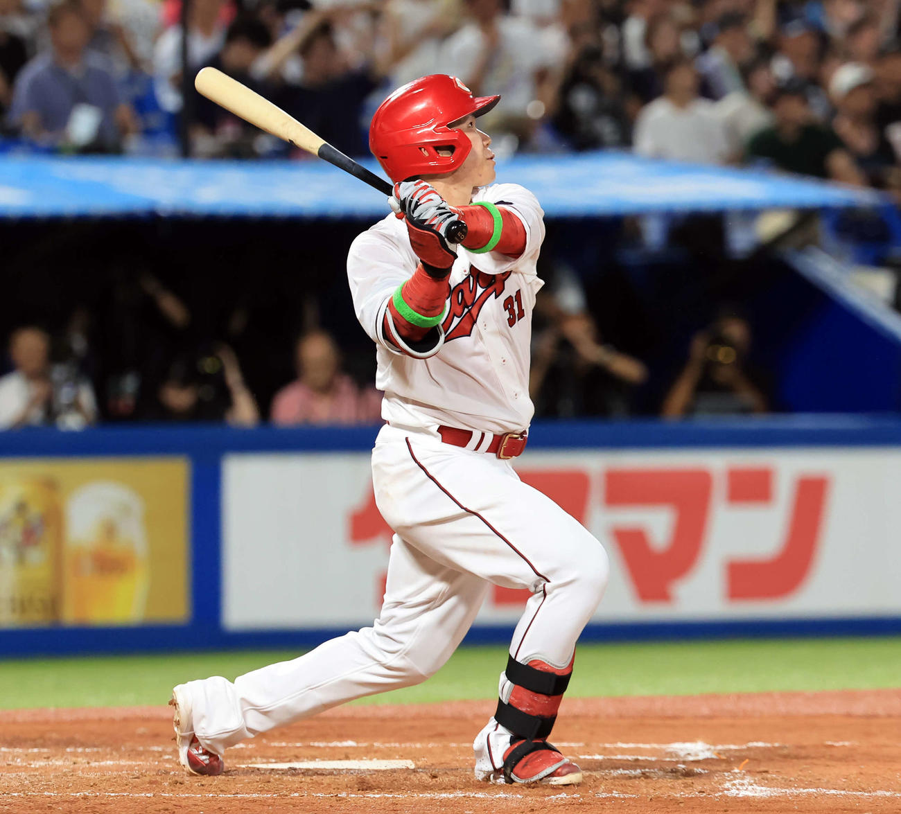 全セ対全パ　2回裏全セ2死満塁、坂倉は中越え満塁本塁打を放つ（撮影・浅見桂子）