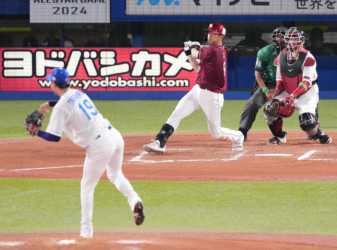 全セ対全パ　6回裏全パ無死満塁、右前適時打を放つ辰己（撮影・鈴木みどり）