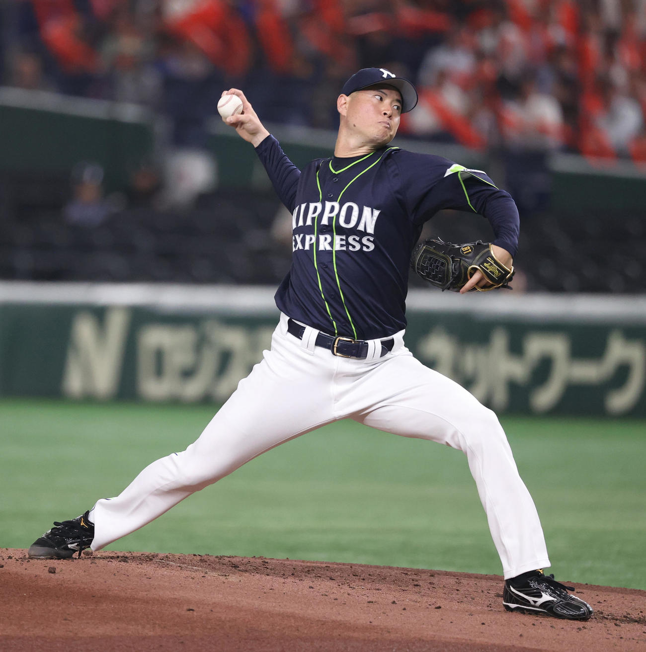 日本通運対日本生命　完投勝利を飾った日本通運・前田（撮影・柴田隆二）
