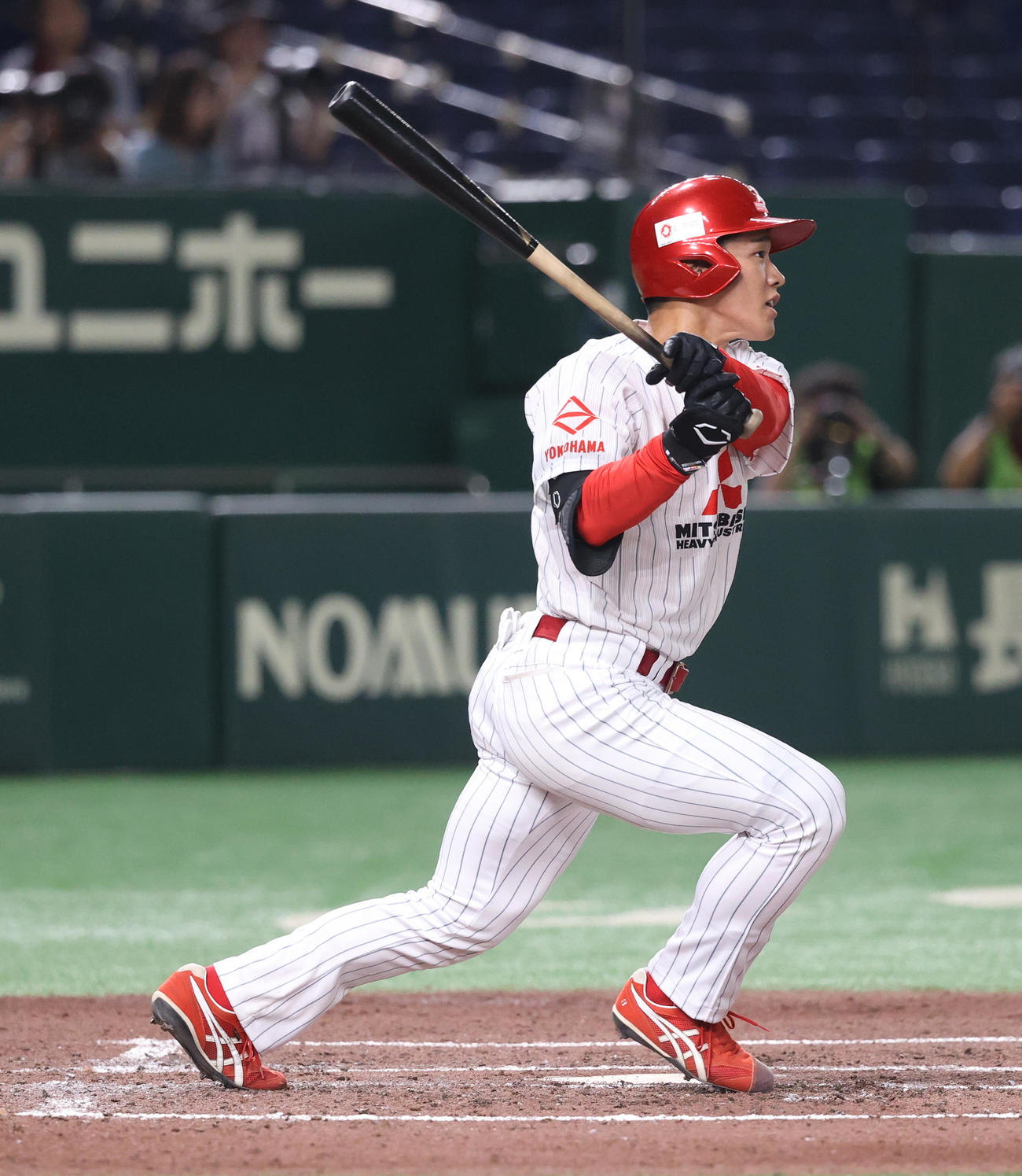 伏木海陸運送対三菱重工East 3回裏三菱重工East無死、下山は右越えに本塁打を放つ（撮影・柴田隆二）