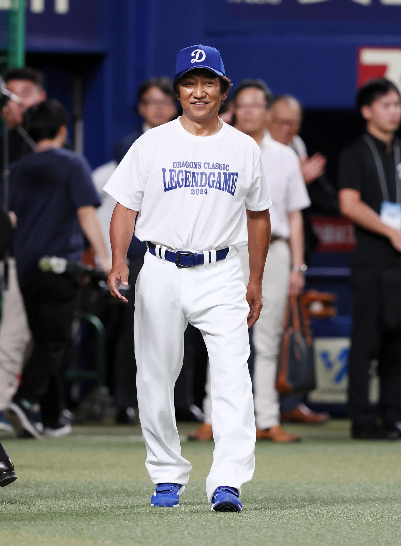 グラウンドを移動する田尾（撮影・加藤哉）