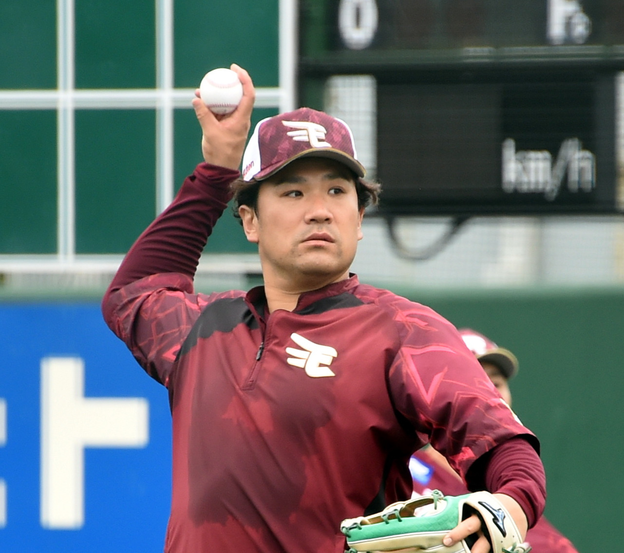 24日、キャッチボールする楽天田中将（撮影・山田愛斗）