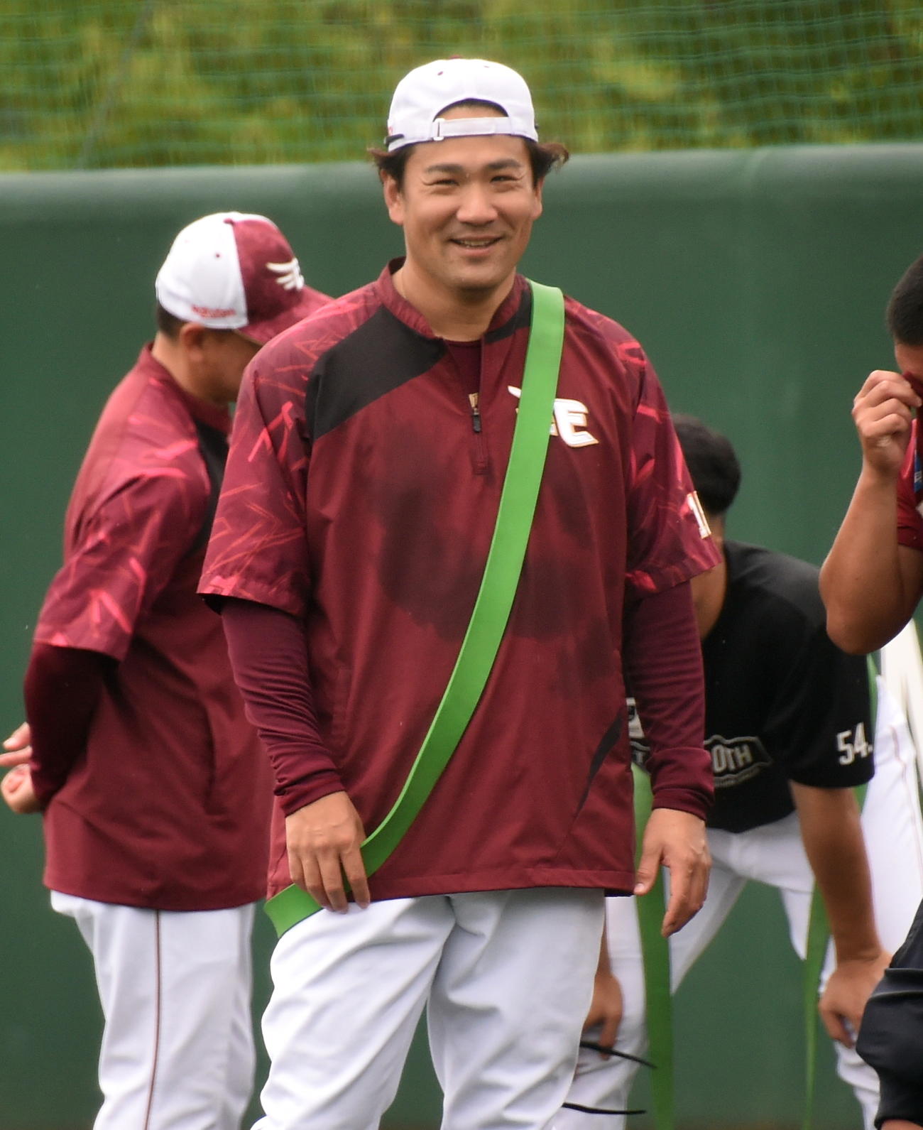 24日、明るい表情で練習する楽天田中将（撮影・山田愛斗）