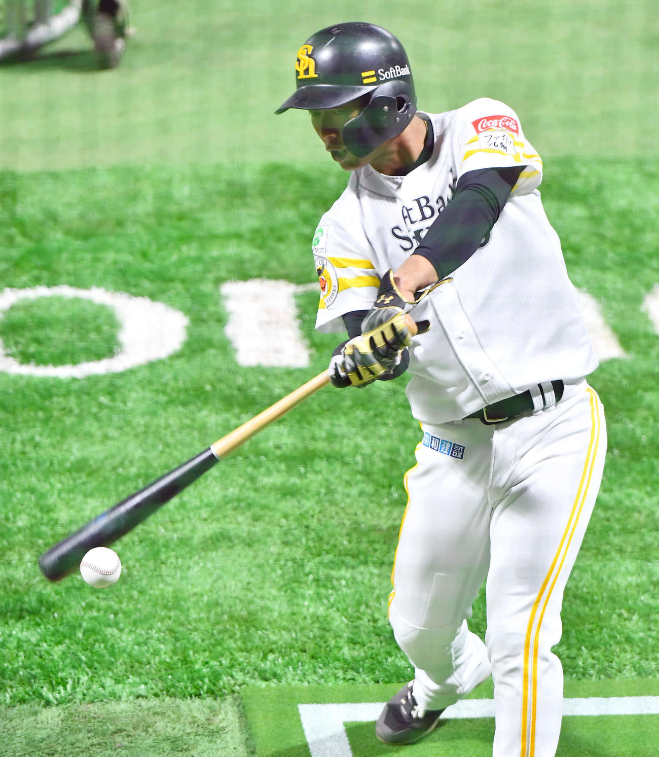 打撃練習を行う今宮（撮影・岩下翔太）