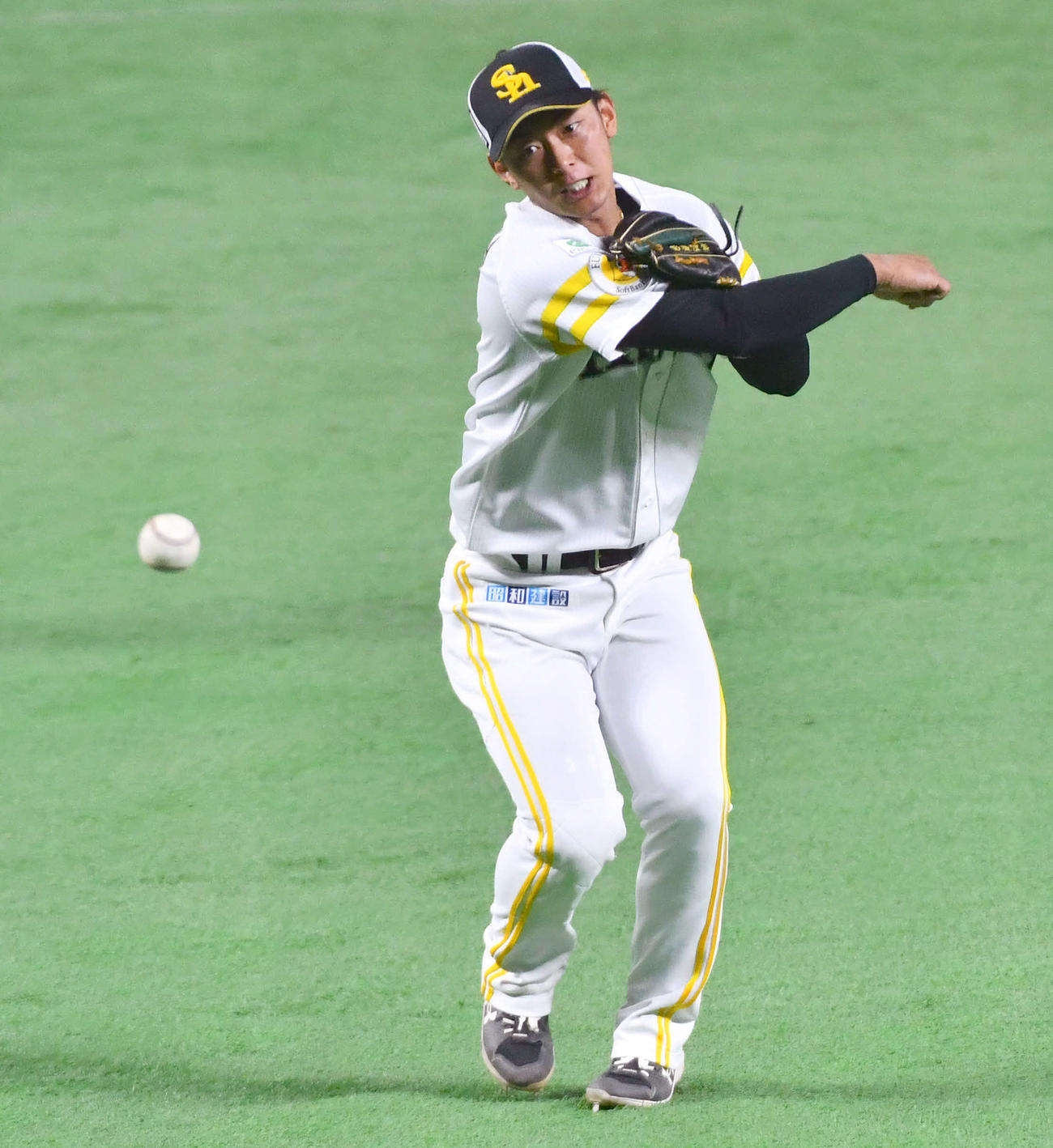 シートノックを受ける今宮（撮影・岩下翔太）