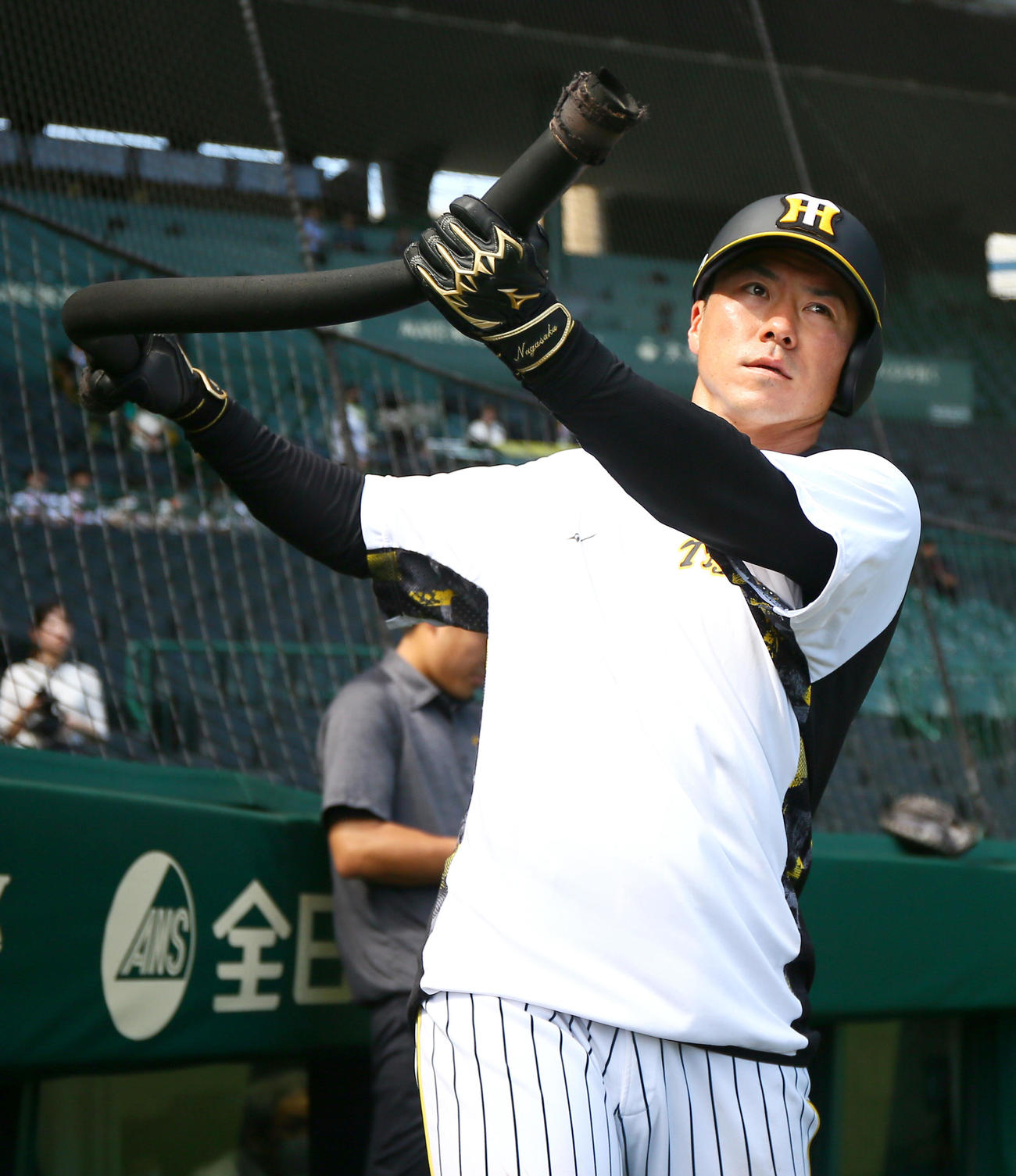 阪神対中日　試合前の練習で汗を流す阪神長坂（撮影・上山淳一）