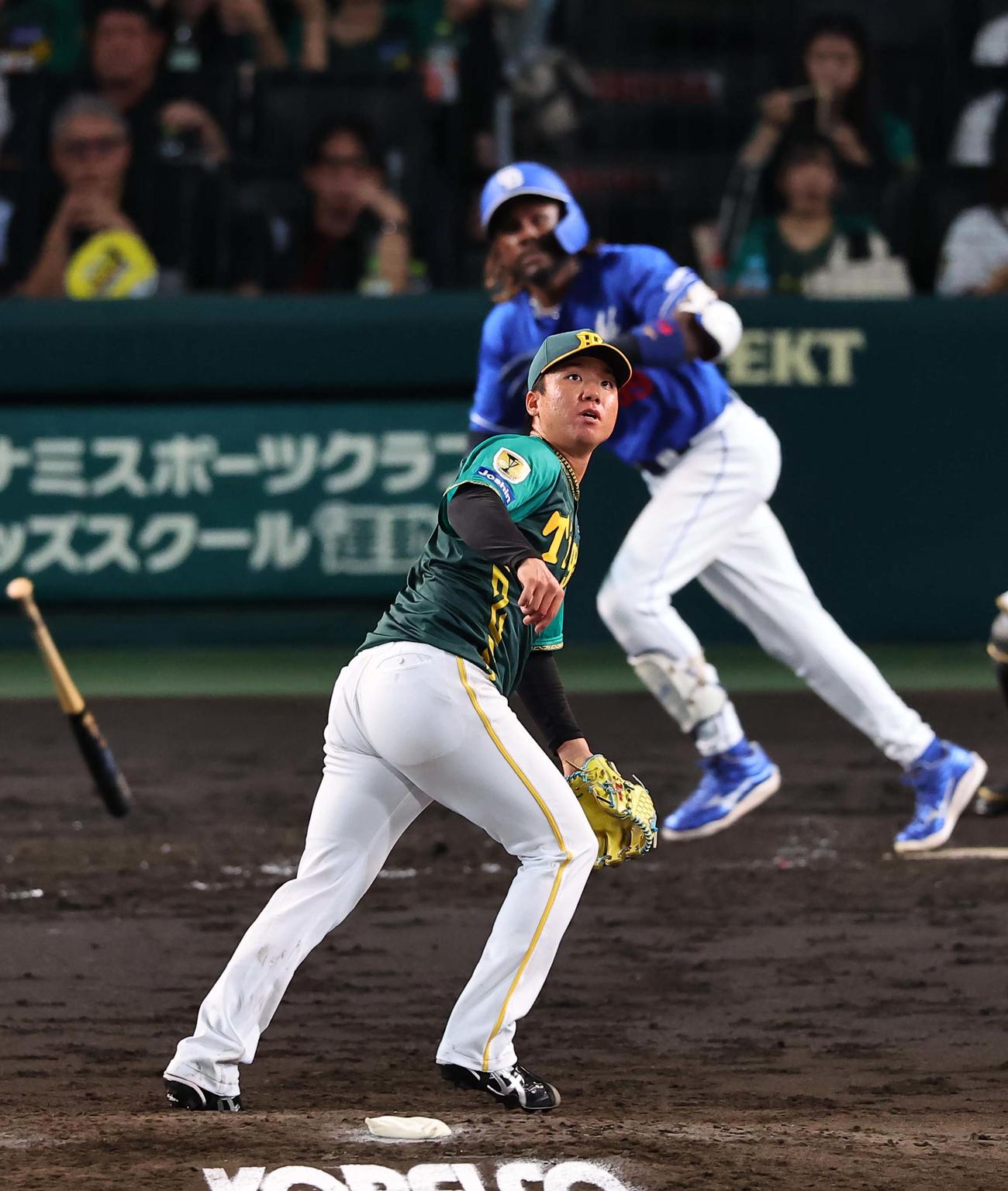 阪神対中日　5回表中日2死二塁、村上はカリステに中越え適時二塁打を浴びる（撮影・上田博志）
